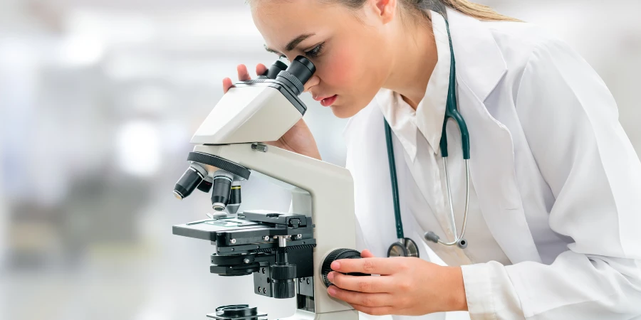 How Does Vitamin C Really Help the Immune System? - AdobeStock