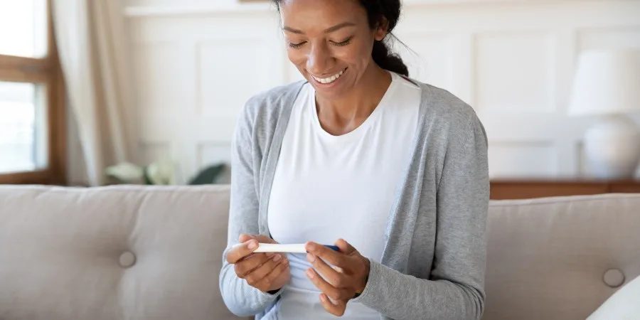 Inositol 40:1 - What It's For and How to Take It Properly - happy woman pregnancy test Inositol 40:1 - What It's For and How to Take It Properly - happy woman pregnancy test